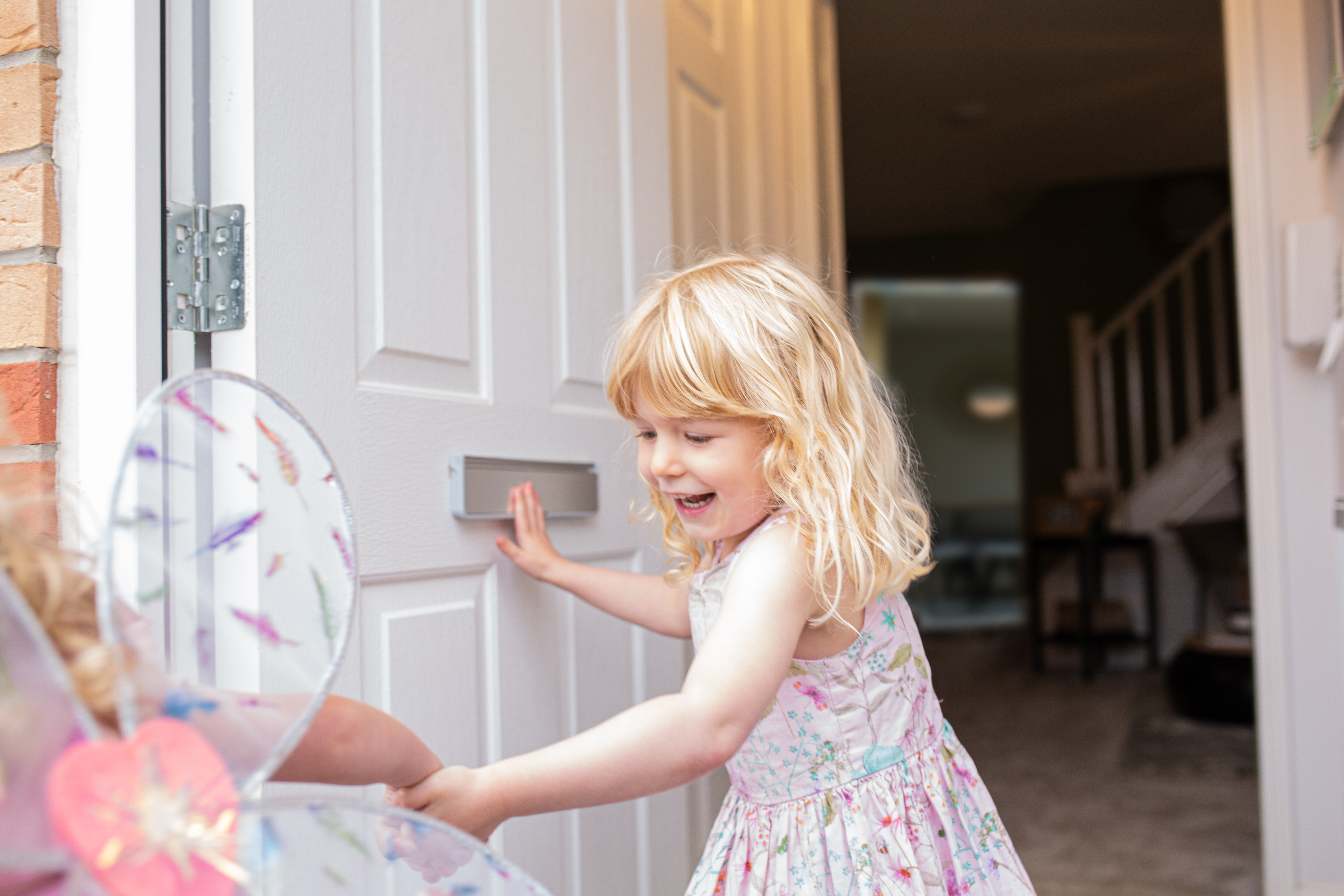 baby at door1